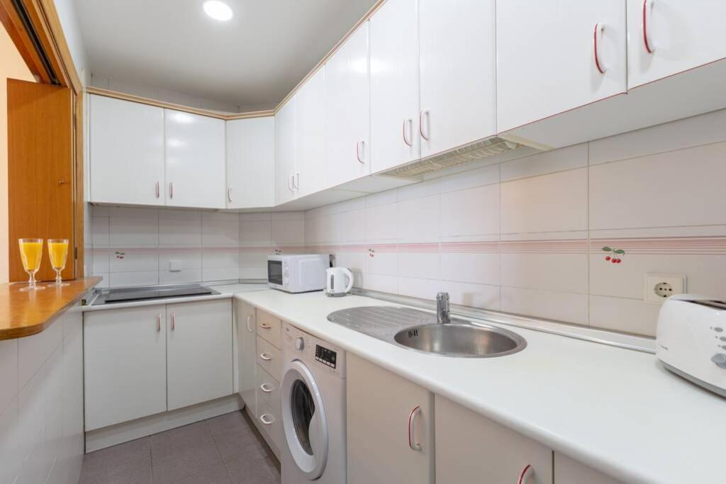 Апартаменти Playa Huelin Apartamento Малага Екстер'єр фото